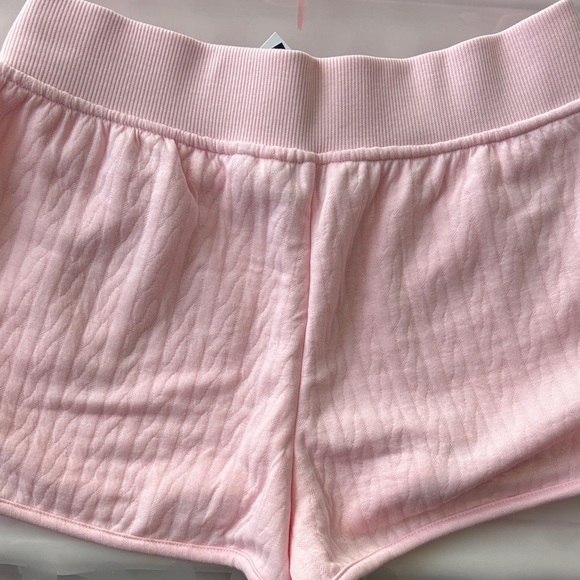 Vineyard Vines Light Pink Quilted Athletic Lounge Shorts - Picture 4 of 4